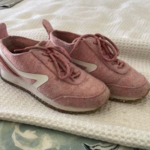 Eat and bone felt pink sneakers